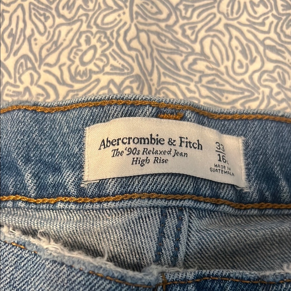 Abercrombie & Fitch the 90s relaxed high rise Jean - Picture 3 of 5